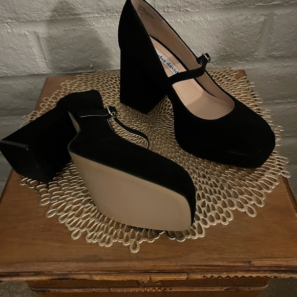 New, tried on, but never worn, black suede Charles David Vivianna platform shoe. - Picture 3 of 4